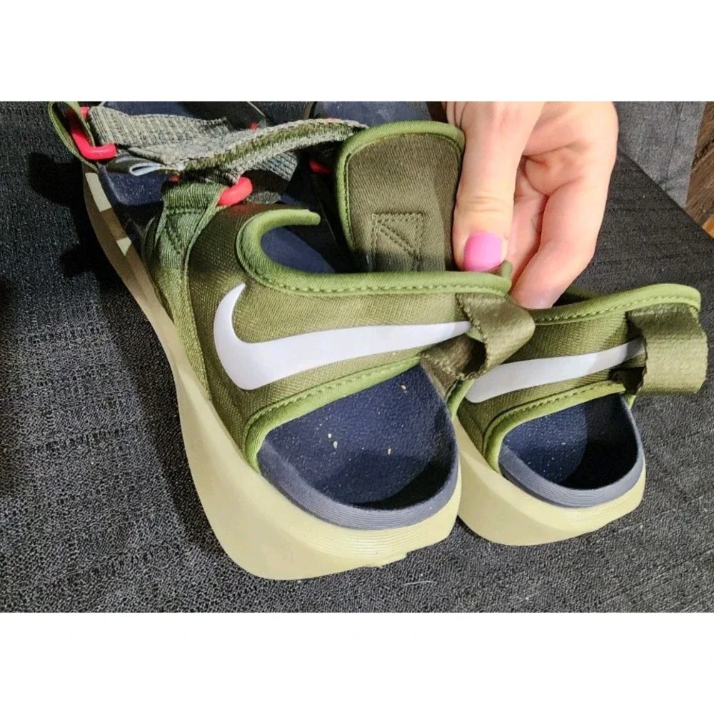 MEN`S‎ NIKE VISTA SANDAL NA SIZE 11  BOUROUGH Olive GREEN/GRAY EUC